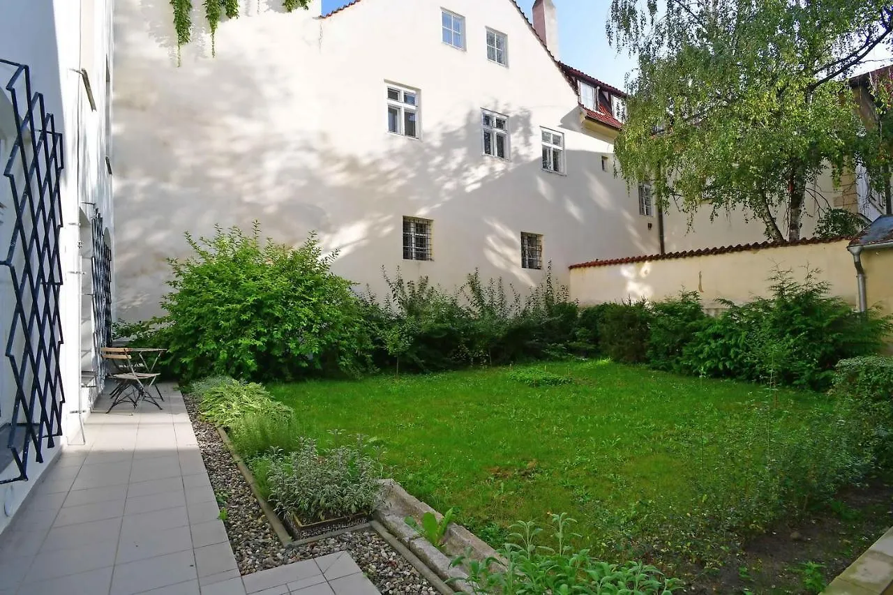Lovely Little Cosy Apt In Prag