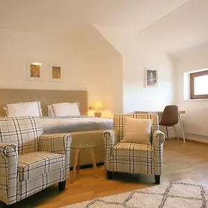 Expat House Apartment